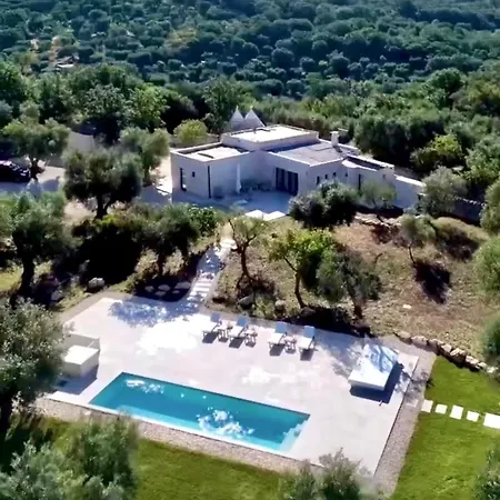 Trulli Casalina Villa *