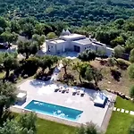 Trulli Casalina Villa *
