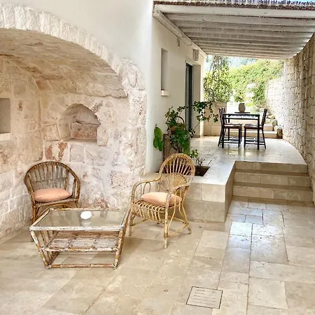 Trulli Casalina Cisternino